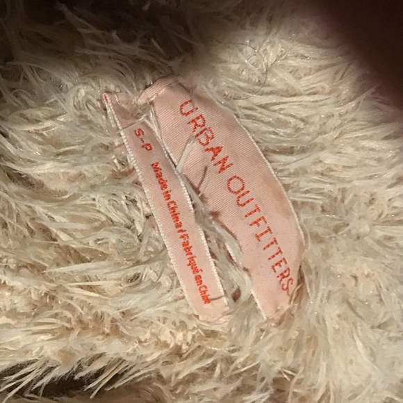 Urban Outfitters Edgy Cream Cropped Sherpa Sweater Size S - Picture 3 of 7